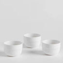 Biela sada troch misiek z tvrdeného porcelánu. 